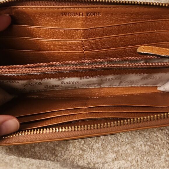 Michael Kors Brown Hamilton Tall Tote Bag w/ Rivets & Matching Ziparound Wallet - Picture 13 of 13